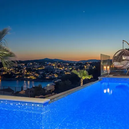 Luxury White Pearl With Pool Villa Trogir