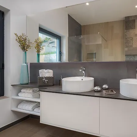 Villa Luxury White Pearl With Pool