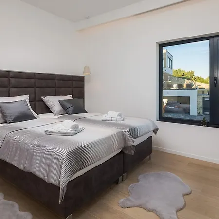 Luxury White Pearl With Pool Villa *