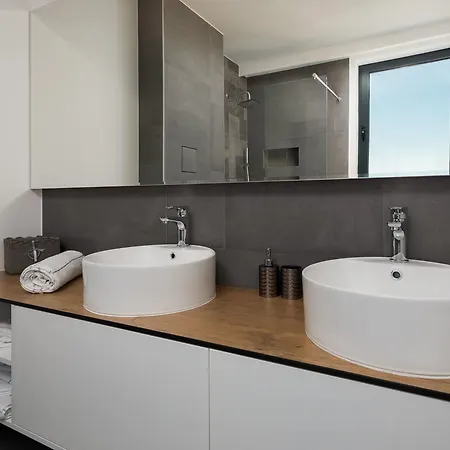 Luxury White Pearl With Pool Trogir