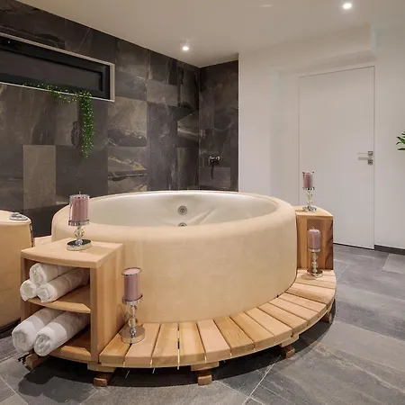 Luxury White Pearl With Pool *