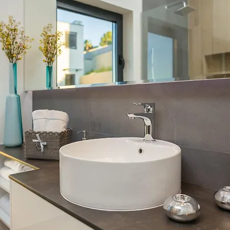 Luxury White Pearl With Pool *