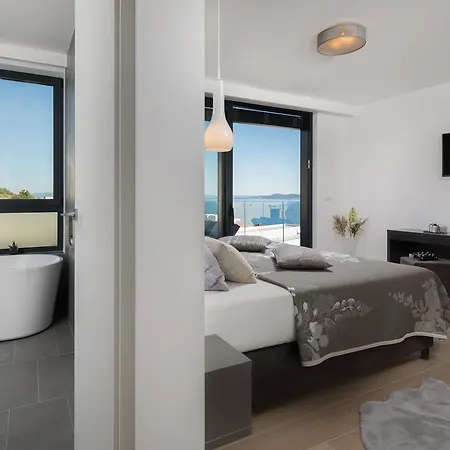 Luxury White Pearl With Pool Trogir