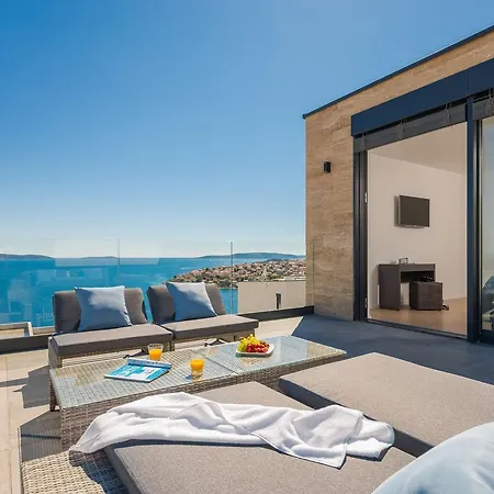Luxury White Pearl With Pool Villa